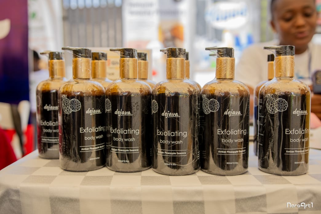 Dejava exfoliating wash